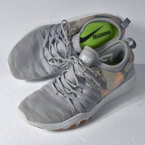Nike Free TR Sneakers Gray size 7